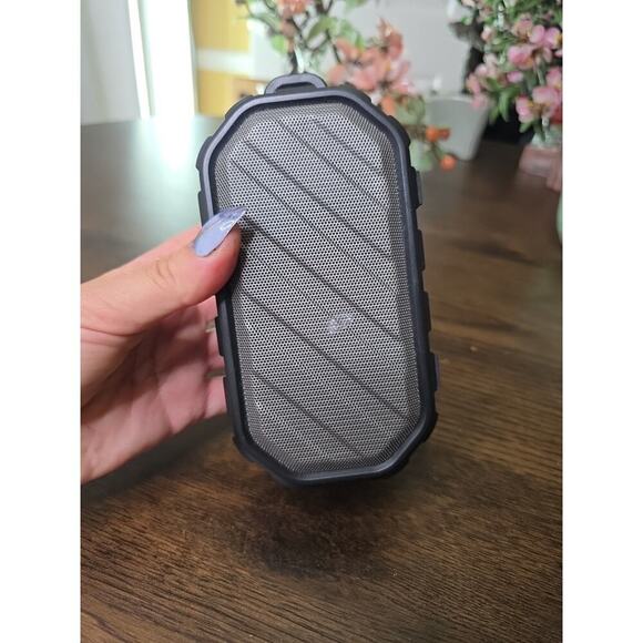 Polaroud model# PBT524 Wireless Portable Bluetooth Speaker Black - Picture 9 of 16
